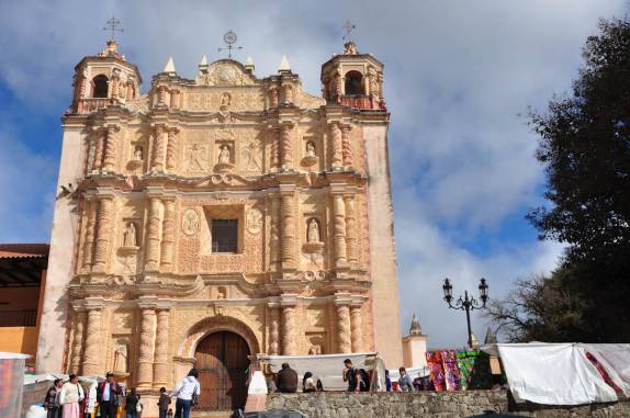 A bela fachada do templo de Santo Domingo, em San Cristobal de Las Casas, no sul do México